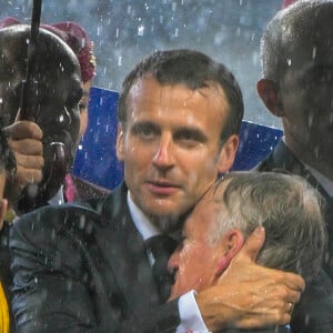 Le président Emmanuel Macron avec Didier Deschamps - Finale de la Coupe du Monde de Football 2018 en Russie à Moscou, opposant la France à la Croatie (4-2) le 15 juillet 2018 © Moreau-Perusseau / Bestimage