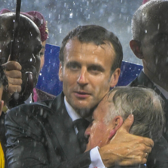 Le président Emmanuel Macron avec Didier Deschamps - Finale de la Coupe du Monde de Football 2018 en Russie à Moscou, opposant la France à la Croatie (4-2) le 15 juillet 2018 © Moreau-Perusseau / Bestimage