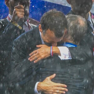 Le président Emmanuel Macron avec Didier Deschamps - Finale de la Coupe du Monde de Football 2018 en Russie à Moscou, opposant la France à la Croatie (4-2) le 15 juillet 2018 © Moreau-Perusseau / Bestimage Final of the 2018 Football World Cup in Russia in Moscow, opposing France to Croatia (4-2) on July 15, 201815/07/2018 - Moscou