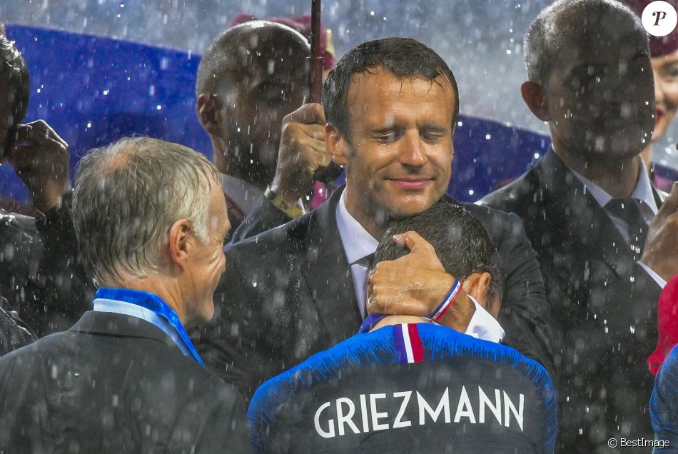 Le President Emmanuel Macron Avec Antoine Griezmann Finale De La