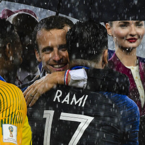 Le président Emmanuel Macron et Adil Rami - Finale de la Coupe du Monde de Football 2018 en Russie à Moscou, opposant la France à la Croatie (4-2) le 15 juillet 2018 © Moreau-Perusseau / Bestimage