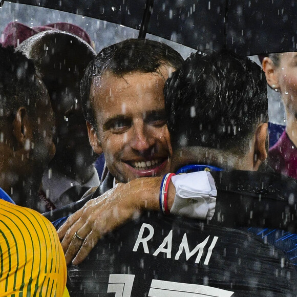 Le président Emmanuel Macron et Adil Rami - Finale de la Coupe du Monde de Football 2018 en Russie à Moscou, opposant la France à la Croatie (4-2) le 15 juillet 2018 © Moreau-Perusseau / Bestimage