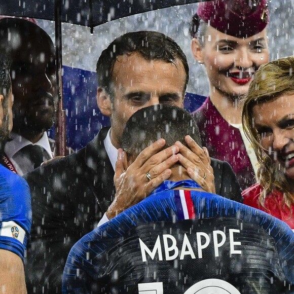 Le président Emmanuel Macron et Kilian Mbappé - Finale de la Coupe du Monde de Football 2018 en Russie à Moscou, opposant la France à la Croatie (4-2) le 15 juillet 2018 © Moreau-Perusseau / Bestimage