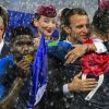 Le président Emmanuel Macron et Olivier Giroud - Finale de la Coupe du Monde de Football 2018 en Russie à Moscou, opposant la France à la Croatie (4-2) le 15 juillet 2018 © Moreau-Perusseau / Bestimage