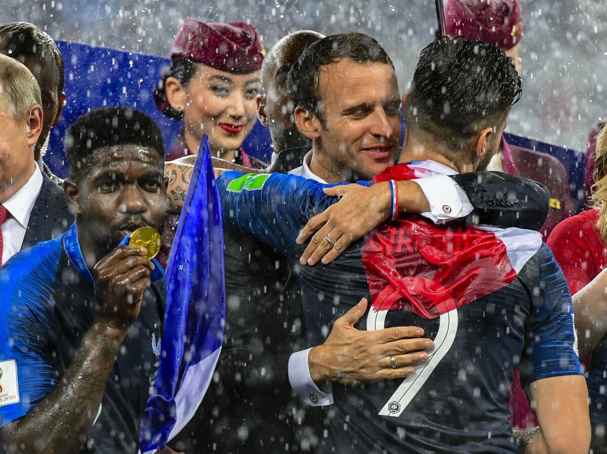 Photo : Le président Emmanuel Macron et Olivier Giroud - Finale de la ...