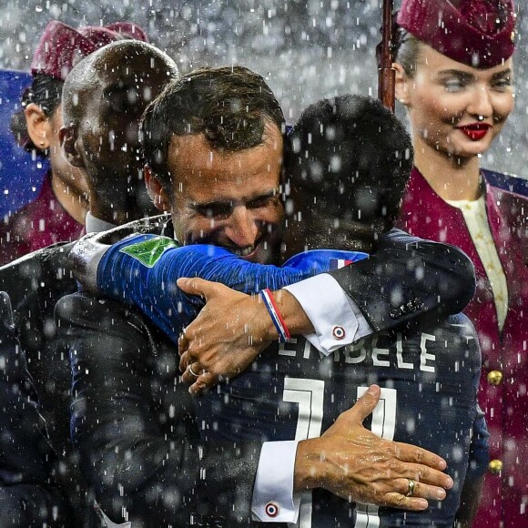 Le président Emmanuel Macron et Ousmane Dembélé - Finale de la Coupe du Monde de Football 2018 en Russie à Moscou, opposant la France à la Croatie (4-2) le 15 juillet 2018 © Moreau-Perusseau / Bestimage