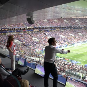 Emmanuel Macron et Kolinda Grabar-Kitarovic avant la victoire de la France face à la Croatie (4-2) en finale de la Coupe du Monde 2018 (FIFA World Cup Russia2018), le 15 juillet 2018.