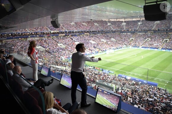 Emmanuel Macron et Kolinda Grabar-Kitarovic avant la victoire de la France face à la Croatie (4-2) en finale de la Coupe du Monde 2018 (FIFA World Cup Russia2018), le 15 juillet 2018.