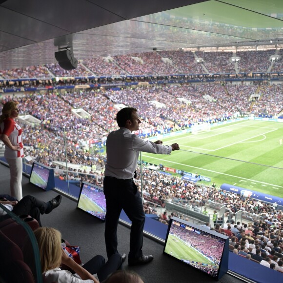 Emmanuel Macron et Kolinda Grabar-Kitarovic avant la victoire de la France face à la Croatie (4-2) en finale de la Coupe du Monde 2018 (FIFA World Cup Russia2018), le 15 juillet 2018.