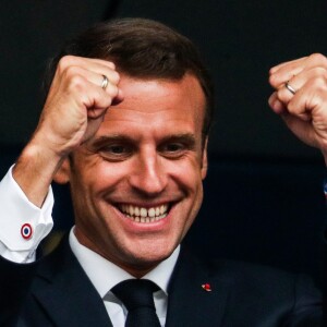 Emmanuel Macron célèbre la victoire de la France face à la Croatie (4-2) en finale de la Coupe du Monde 2018 (FIFA World Cup Russia2018), le 15 juillet 2018.