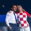 Emmanuel Macron et la présidente croate Kolinda Grabar-Kitarovic lors la victoire de la France face à la Croatie (4-2) en finale de la Coupe du Monde 2018 (FIFA World Cup Russia2018), le 15 juillet 2018.