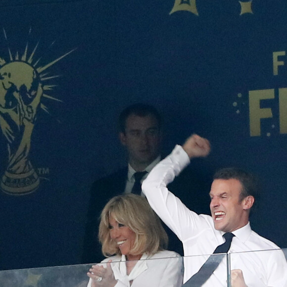 Noël Le Graët, président de la FFF, la première dame Brigitte Macron et son mari le président français Emmanuel Macron - People au stade Loujniki lors de la finale de la Coupe du Monde de Football 2018 à Moscou, opposant la France à la Croatie à Moscou le 15 juillet 2018 © Cyril Moreau/Bestimage
