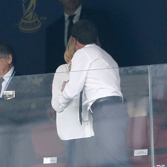 Noël Le Graët, président de la FFF, la première dame Brigitte Macron et son mari le président français Emmanuel Macron - People au stade Loujniki lors de la finale de la Coupe du Monde de Football 2018 à Moscou, opposant la France à la Croatie à Moscou le 15 juillet 2018 © Cyril Moreau/Bestimage