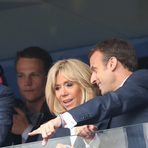 Le président français Emmanuel Macron et sa femme la première dame Brigitte Macron - People au stade Loujniki lors de la finale de la Coupe du Monde de Football 2018 à Moscou, opposant la France à la Croatie à Moscou le 15 juillet 2018 © Cyril Moreau/Bestimage