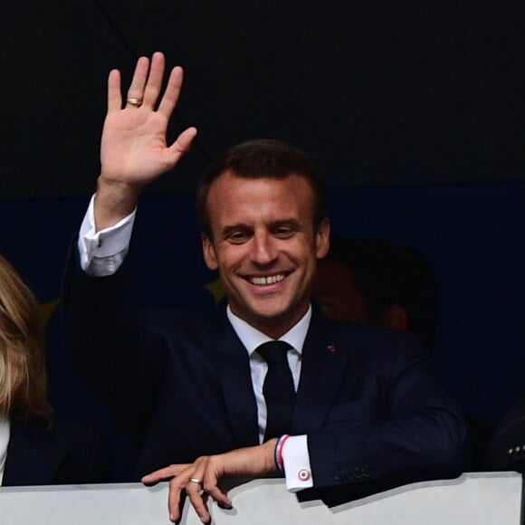 Brigitte et Emmanuel Macron - People au stade Loujniki lors de la finale de la Coupe du Monde de Football 2018 à Moscou, opposant la France à la Croatie. Le 15 juillet 2018 © Moreau-Perusseau / Bestimage