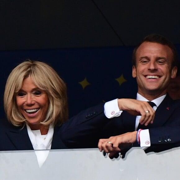 Brigitte et Emmanuel Macron - People au stade Loujniki lors de la finale de la Coupe du Monde de Football 2018 à Moscou, opposant la France à la Croatie. Le 15 juillet 2018 © Moreau-Perusseau / Bestimage