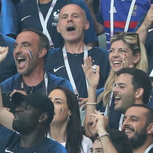 Nikos Aliagas et sa compagne Tina Grigoriou, Omar Sy - People au stade Loujniki lors de la finale de la Coupe du Monde de Football 2018 à Moscou, opposant la France à la Croatie à Moscou le 15 juillet 2018 © Cyril Moreau/Bestimage