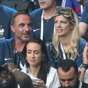 Nikos Aliagas et sa compagne Tina Grigoriou, Omar Sy - People au stade Loujniki lors de la finale de la Coupe du Monde de Football 2018 à Moscou, opposant la France à la Croatie à Moscou le 15 juillet 2018 .© Cyril Moreau/Bestimage