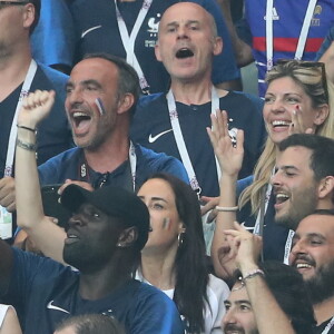 Nikos Aliagas et sa compagne Tina Grigoriou, Omar Sy - People au stade Loujniki lors de la finale de la Coupe du Monde de Football 2018 à Moscou, opposant la France à la Croatie à Moscou le 15 juillet 2018 © Cyril Moreau/Bestimage