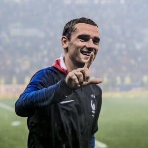 Antoine Griezmann - L'équipe de France célèbre son deuxième titre de Champion du Monde sur la pelouse du stade Loujniki après leur victoire sur la Croatie (4-2) en finale de la Coupe du Monde 2018 (FIFA World Cup Russia2018), le 15 juillet 2018.