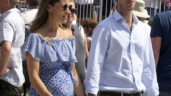 Pippa Middleton, enceinte : Cool avec son bump et son mari à un festival "speed"