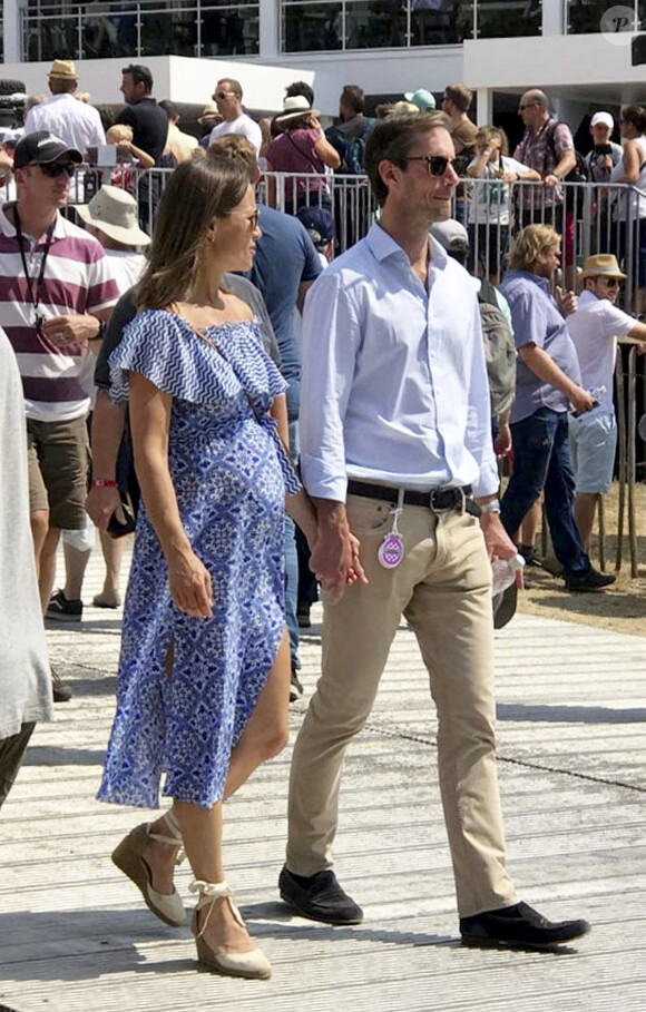 Pippa Middleton, enceinte, et son mari James Matthews au Festival of Speed de Goodwood le 14 juillet 2018, à Chichester dans le West Sussex.