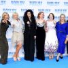 Christine Baranski, Judy Craymer, Cher, Jessica Keenan Wynn, Alexa Davies, Meryl Streep, Amanda Seyfried et Lily James  à la première de "Mamma Mia! Here We Go Again" au cinéma Eventim Apollo à Londres, le 16 juillet 2018.