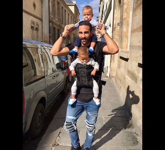 Adil Rami avec ses deux jumeaux - Instagram, 2 septembre 2017