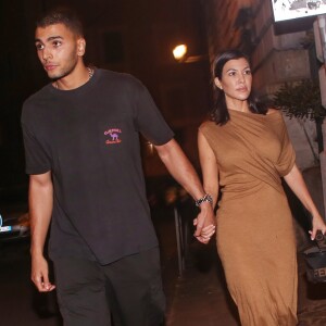 Kourtney Kardashian et son compagnon Younes Bendjima vont dîner en amoureux dans un restaurant à Rome, le 20 juin 2018.