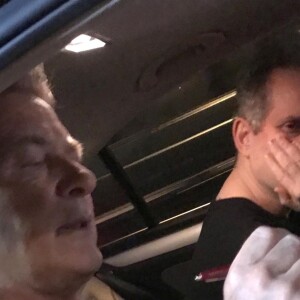 Alec Baldwin quitte le restaurant "Craig's" en oubliant de payer et se fait rattraper par la serveuse sur le parking. Probablement étourdi ou pressé, Alec Baldwin s'est empressé de régler la note, assis à l'arrière de sa voiture. Los Angeles, le 17 juillet 2018.