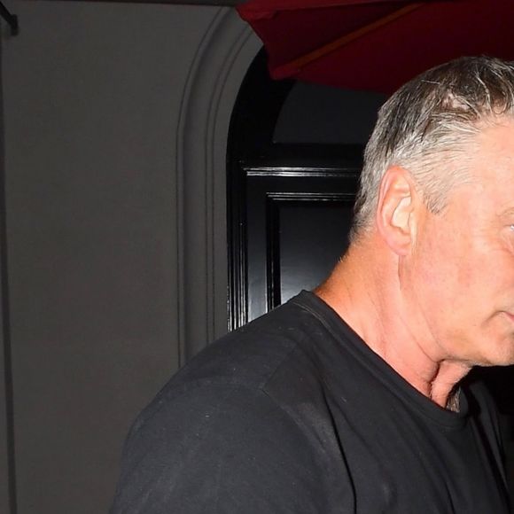 Alec Baldwin quitte le restaurant "Craig's" en oubliant de payer et se fait rattraper par la serveuse sur le parking. Probablement étourdi ou pressé, Alec Baldwin s'est empressé de régler la note, assis à l'arrière de sa voiture. Los Angeles, le 17 juillet 2018.