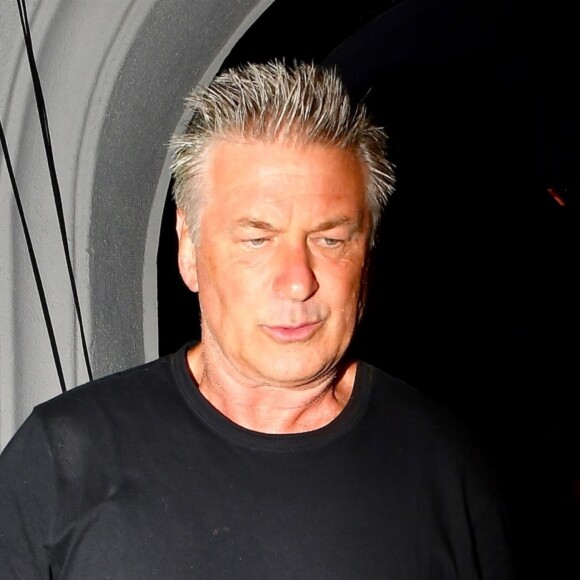 Alec Baldwin quitte le restaurant "Craig's" en oubliant de payer et se fait rattraper par la serveuse sur le parking. Probablement étourdi ou pressé, Alec Baldwin s'est empressé de régler la note, assis à l'arrière de sa voiture. Los Angeles, le 17 juillet 2018.