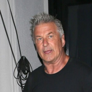 Alec Baldwin quitte le restaurant "Craig's" en oubliant de payer et se fait rattraper par la serveuse sur le parking. Probablement étourdi ou pressé, Alec Baldwin s'est empressé de régler la note, assis à l'arrière de sa voiture. Los Angeles, le 17 juillet 2018.