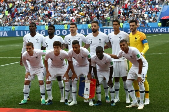 Paul Pogba, Samuel Umtiti, Lucas Hernández, Olivier Giroud, Raphaël Varane, Hugo Lloris, Antoine Griezmann, Benjamin Pavard, Corentin Tolisso, N'Golo Kanté et Kylian Mbappé - Célébrités dans les tribunes lors des quarts de finale de la Coupe du monde opposant la France à l'Uruguay au stade de Nijni Novgorod à Nijni Novgorod, Russie, le 6 juillet 2018. La France a gagné 2-0. © Cyril Moreau/Bestimage