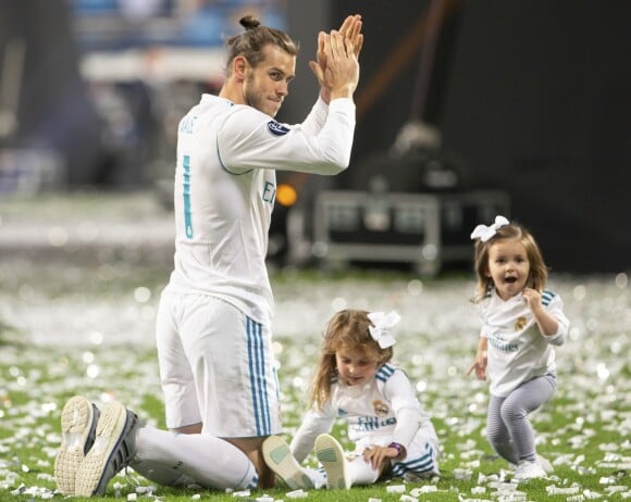 Gareth Bale et ses filles Alba Violet, Nava Valentina - Les joueurs du Real Madrid et leur entraîneur Z. Zidane fêtent leur victoire en ligue des Champions à Madrid devant leur public le 27 mai 2018.
