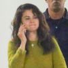 Exclusif - Selena Gomez, au téléphone, inquiète après l'overdose de son amie proche Demi Lovato à Los Angeles. Le 24 juillet 2018.