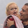 Antoine Griezmann avec sa fille Mia lors de la finale de la Coupe du Monde de Football 2018 à Moscou, opposant la France à la Croatie à Moscou le 15 juillet 2018