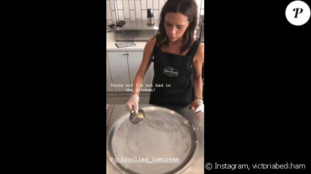 Atelier crème glacée en famille pour Victoria et David Beckham, entourés de leurs enfants, ce 28 juillet 2018.