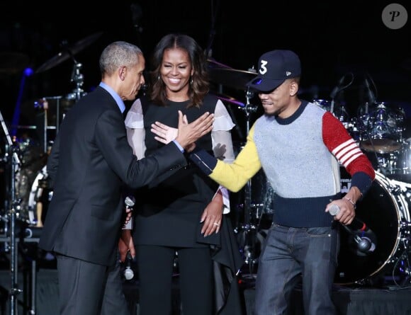 Le rappeur Chance avec Michelle et Barack Obama - Concert lors de l'ouverture du sommet de l'Obama Foundation à Chicago, Illinois, Etats-Unis, le 1er novembre 2017.