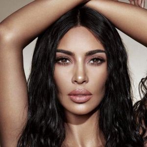 Kim Kardashian pose pour la campagne de sa marque de cosmétiques KKW Beauty, le 29 juillet 2018.