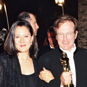 Robin Williams et sa femme Marsha Garces en 1998 à Los Angeles.