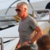 L'entraîneur de l'équipe de France Championne du monde 2018, Didier Deschamps est de retour en bateau sur le port de Saint-Tropez le 30 juillet 2018.