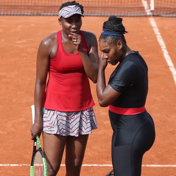 Serena et Venus Williams en double féminin lors des internationaux de tennis de Roland Garros à Paris, France, le 3 juin 2018. © Dominique Jacovides - Cyril Moreau/Bestimage