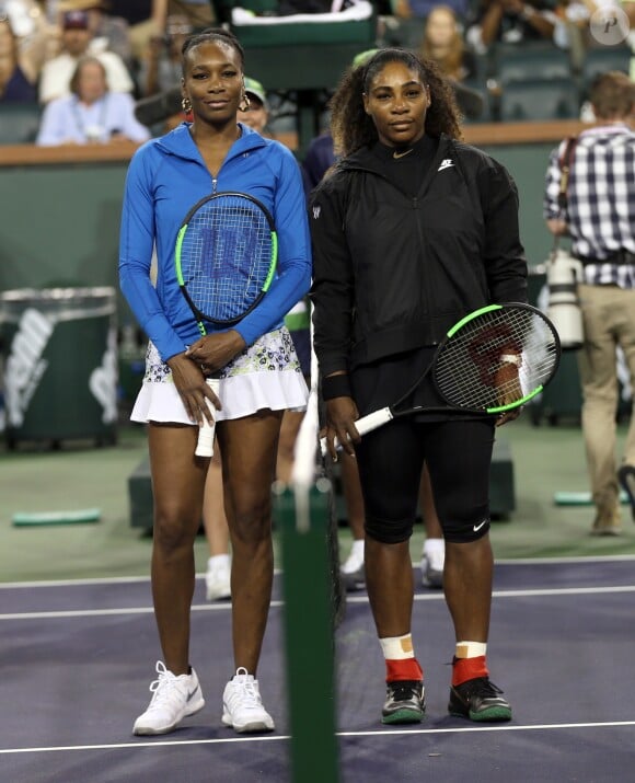 Serena Williams a été battue, 6-3, 6-4, par sa soeur Venus au 3e tour du tournoi BNP Paribas Open d'Indian Wells, Californie, Etats-Unis, le 12 mars 2018.