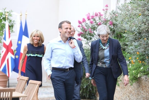 Le président Emmanuel Macron et sa femme la première dame Brigitte Macron reçoivent la première ministre britannique Theresa May et son mari Philip May au Fort de Brégançon le 3 août 2018. © Franz Chavaroche / Nice Matin / Bestimage