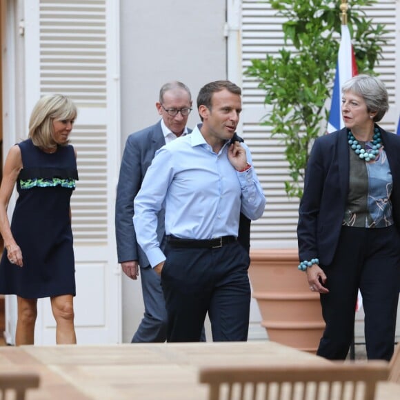 Le président Emmanuel Macron et sa femme la première dame Brigitte Macron reçoivent la première ministre britannique Theresa May et son mari Philip May au Fort de Brégançon le 3 août 2018. © Franz Chavaroche / Nice Matin / Bestimage