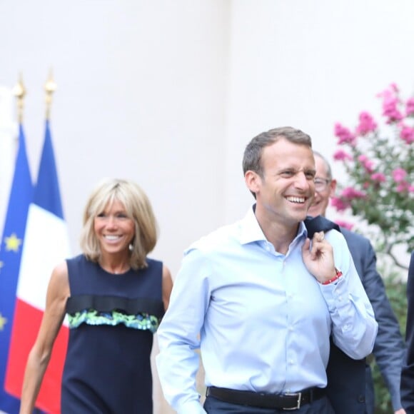 Le président Emmanuel Macron et sa femme la première dame Brigitte Macron reçoivent la première ministre britannique Theresa May et son mari Philip May au Fort de Brégançon le 3 août 2018. © Franz Chavaroche / Nice Matin / Bestimage