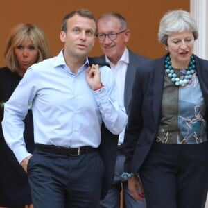 Le président Emmanuel Macron et sa femme la première dame Brigitte Macron reçoivent la première ministre britannique Theresa May et son mari Philip May au Fort de Brégançon le 3 août 2018. © Franz Chavaroche / Nice Matin / Bestimage