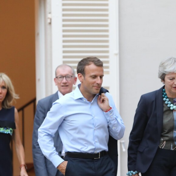 Le président Emmanuel Macron et sa femme la première dame Brigitte Macron reçoivent la première ministre britannique Theresa May et son mari Philip May au Fort de Brégançon le 3 août 2018. © Franz Chavaroche / Nice Matin / Bestimage