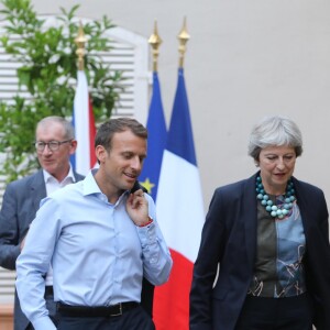 Le président Emmanuel Macron et sa femme la première dame Brigitte Macron reçoivent la première ministre britannique Theresa May et son mari Philip May au Fort de Brégançon le 3 août 2018. © Franz Chavaroche / Nice Matin / Bestimage